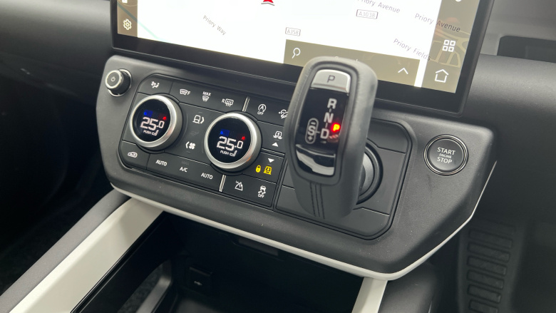 Land Rover Defender 3.0 D250 X-Dynamic SE 110 5dr Auto Diesel Estate